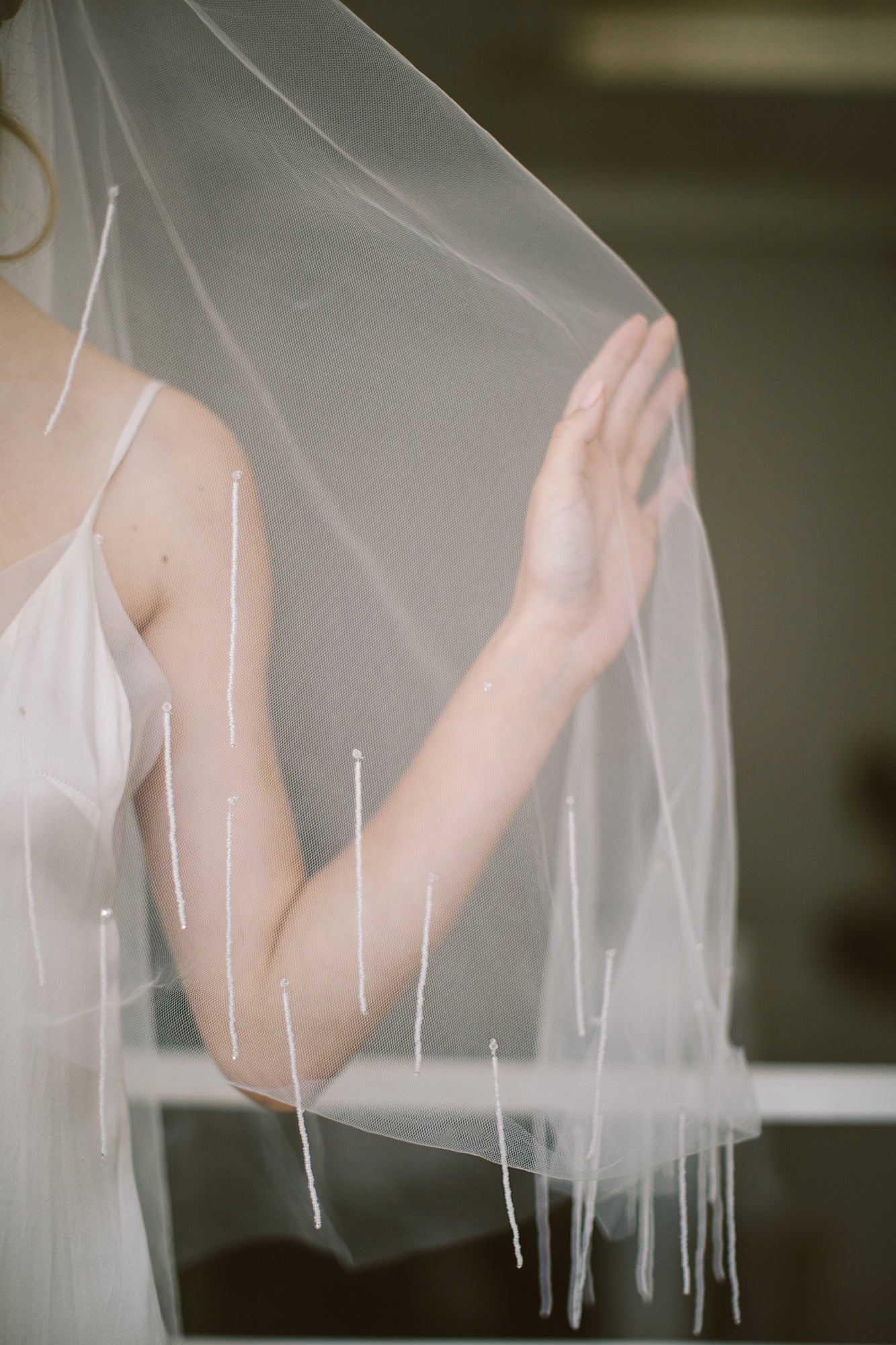 Bohemian bride wearing the Mýwony Midnight Raindrops veil from behind